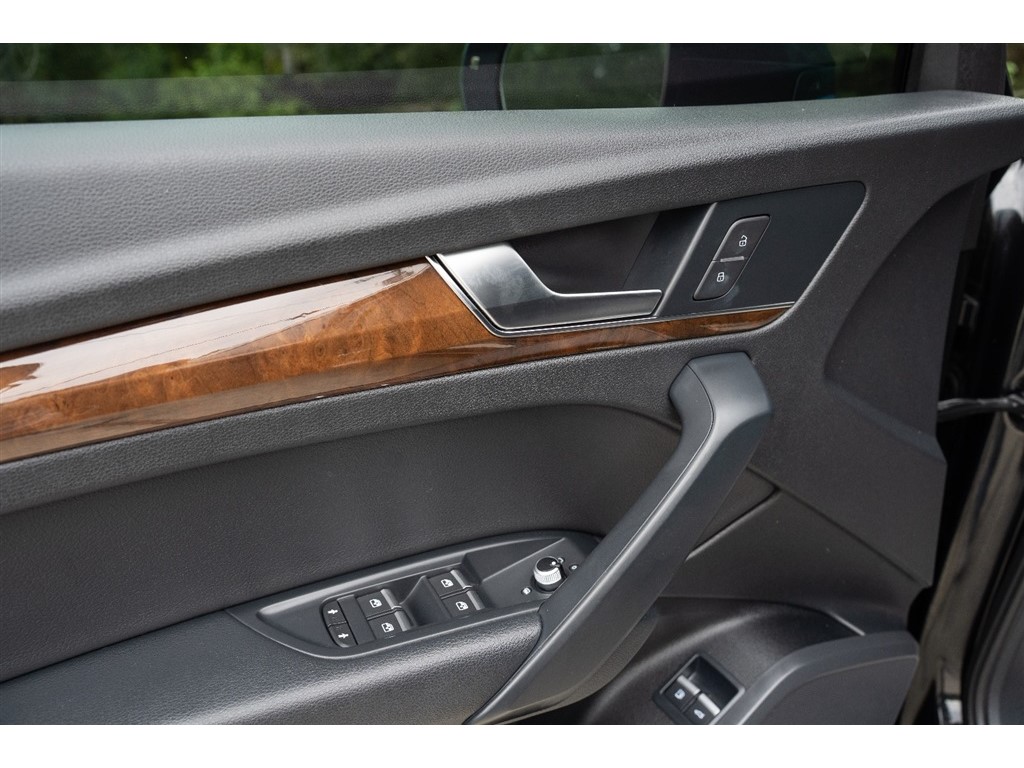 2020 Audi Q5 Premium photo 24