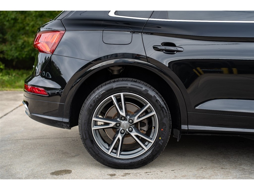 2020 Audi Q5 Premium photo 2