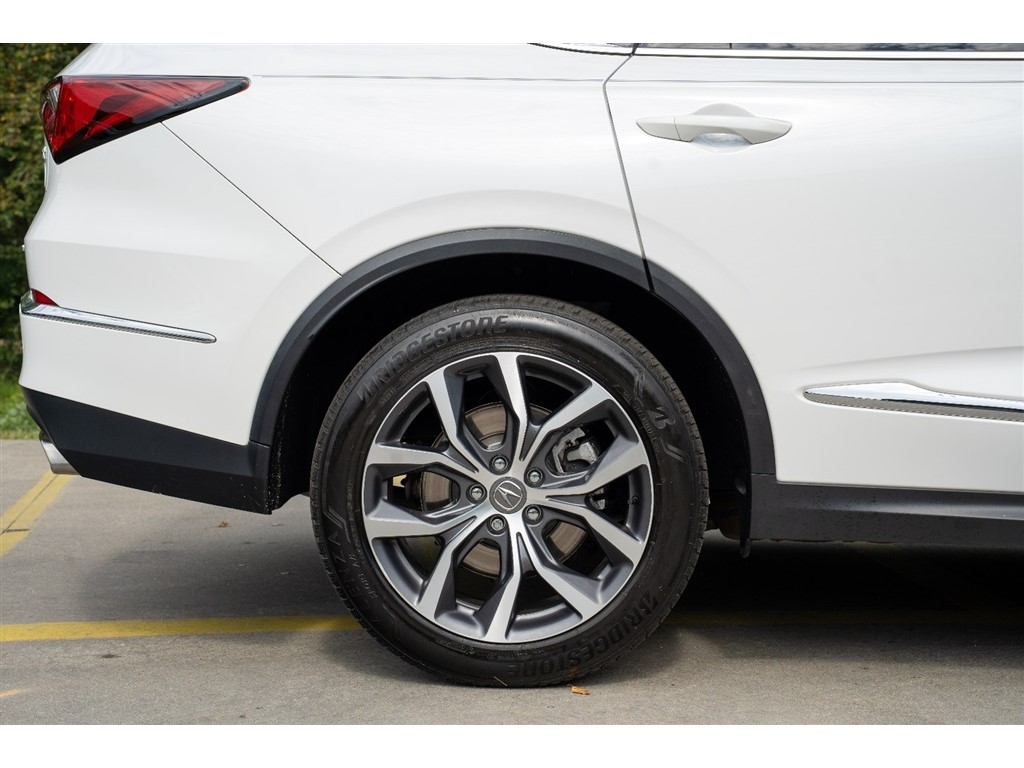 2022 Acura MDX SH-AWD photo 2