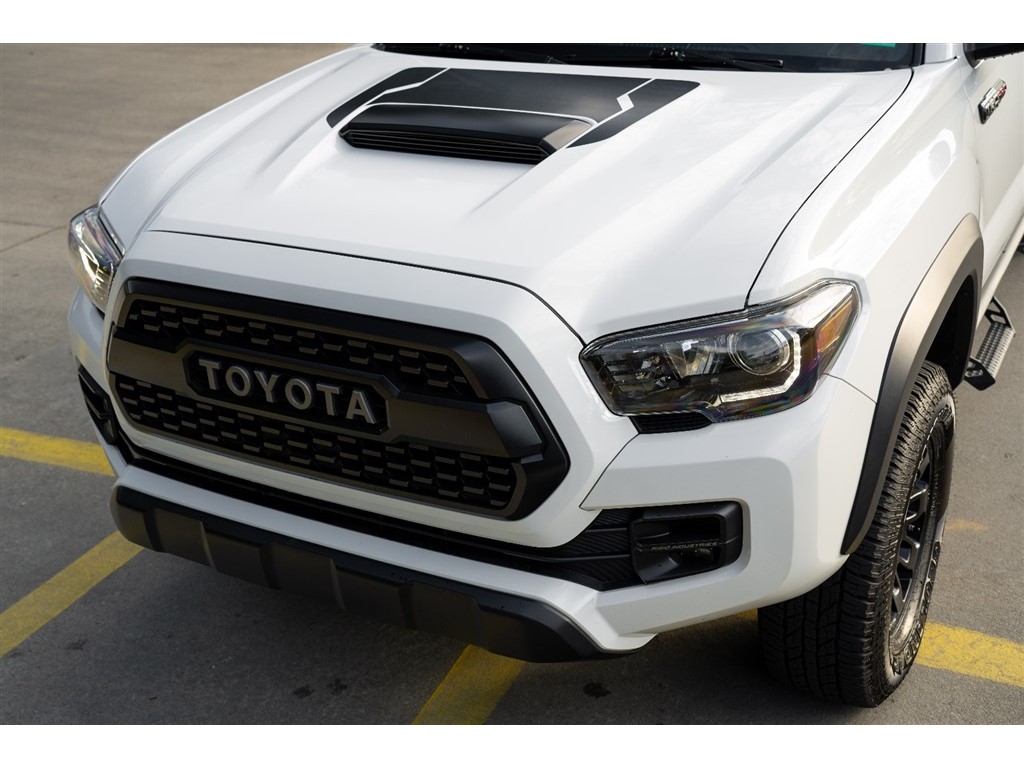 2017 Toyota Tacoma TRD Pro photo 17