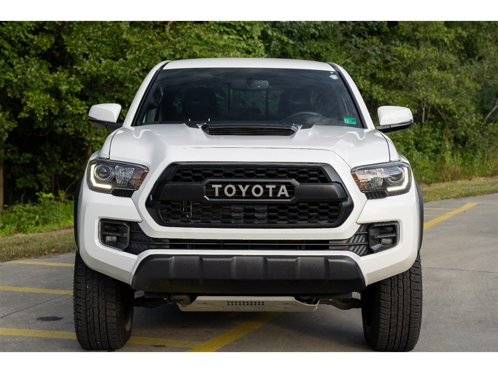 2017 Toyota Tacoma TRD Pro photo 2