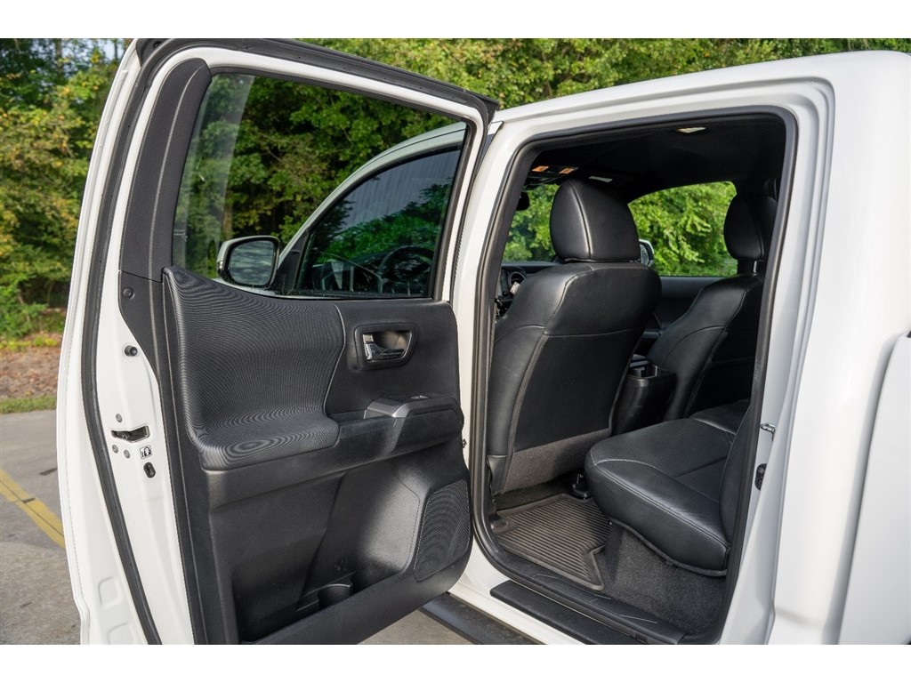 2017 Toyota Tacoma TRD Pro photo 19