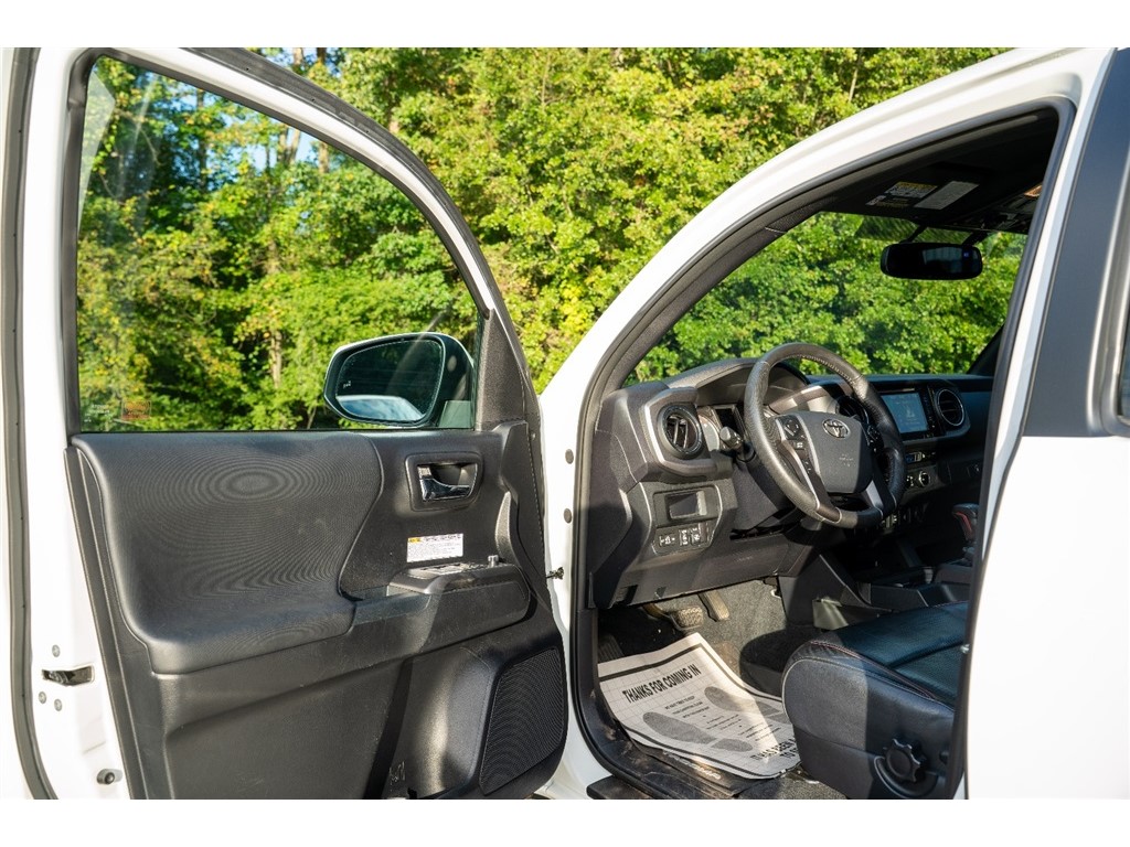2017 Toyota Tacoma TRD Pro photo 25