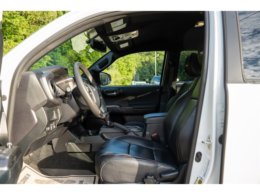 2017 Toyota Tacoma TRD Pro photo 26