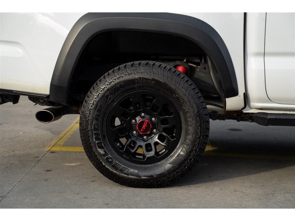 2017 Toyota Tacoma TRD Pro photo 5