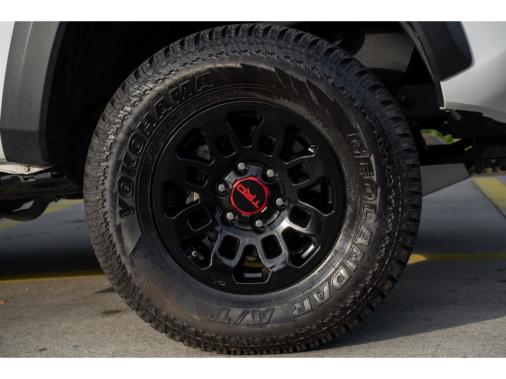 2017 Toyota Tacoma TRD Pro photo 9