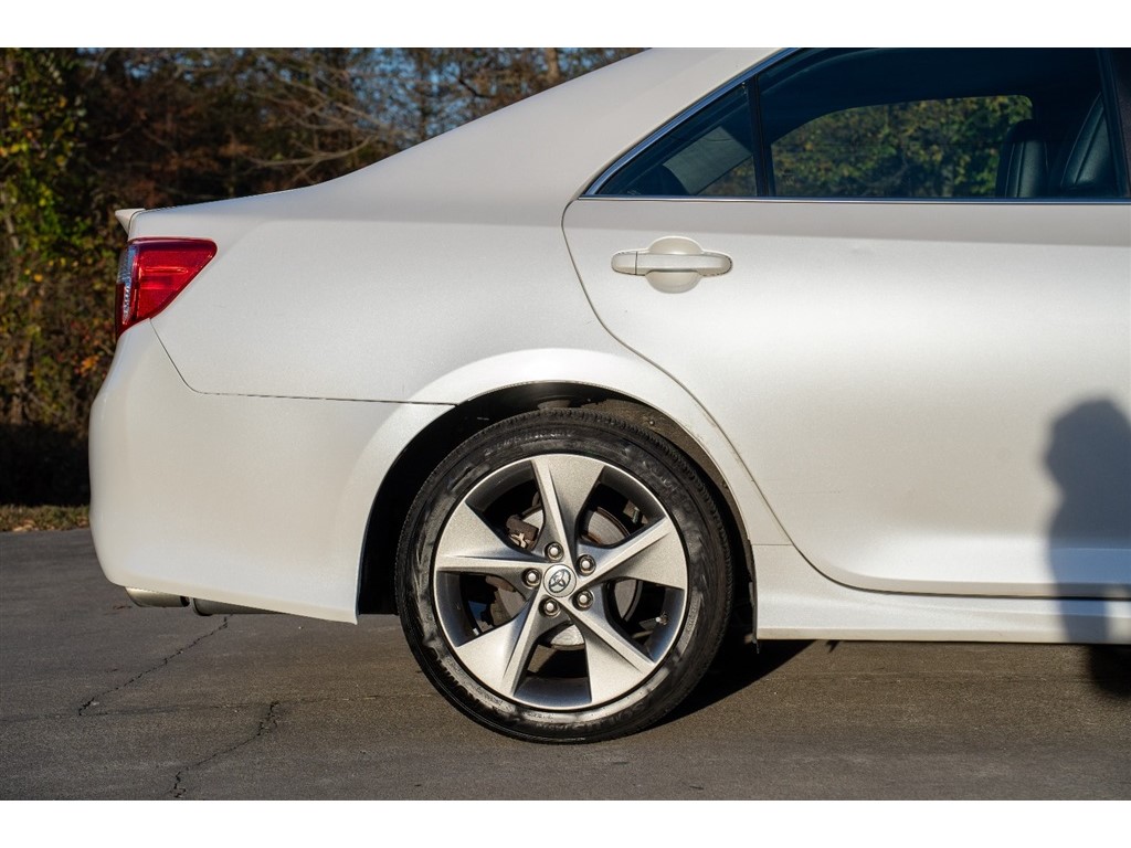 2012 Toyota Camry SE photo 3