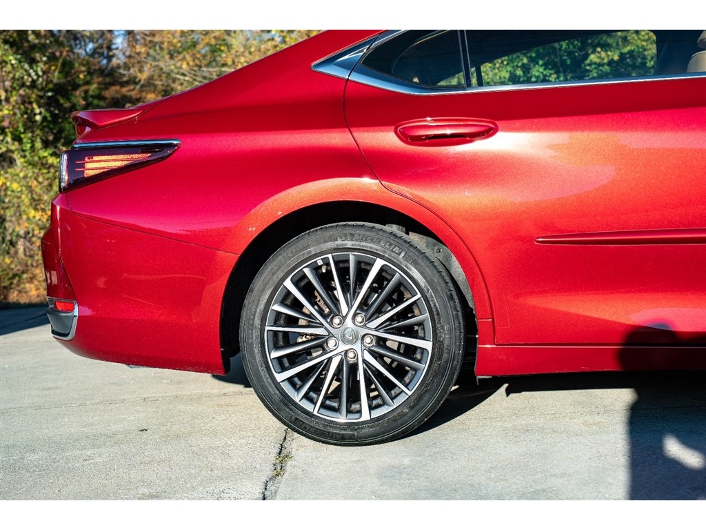 2022 Lexus ES 250 AWD photo 4