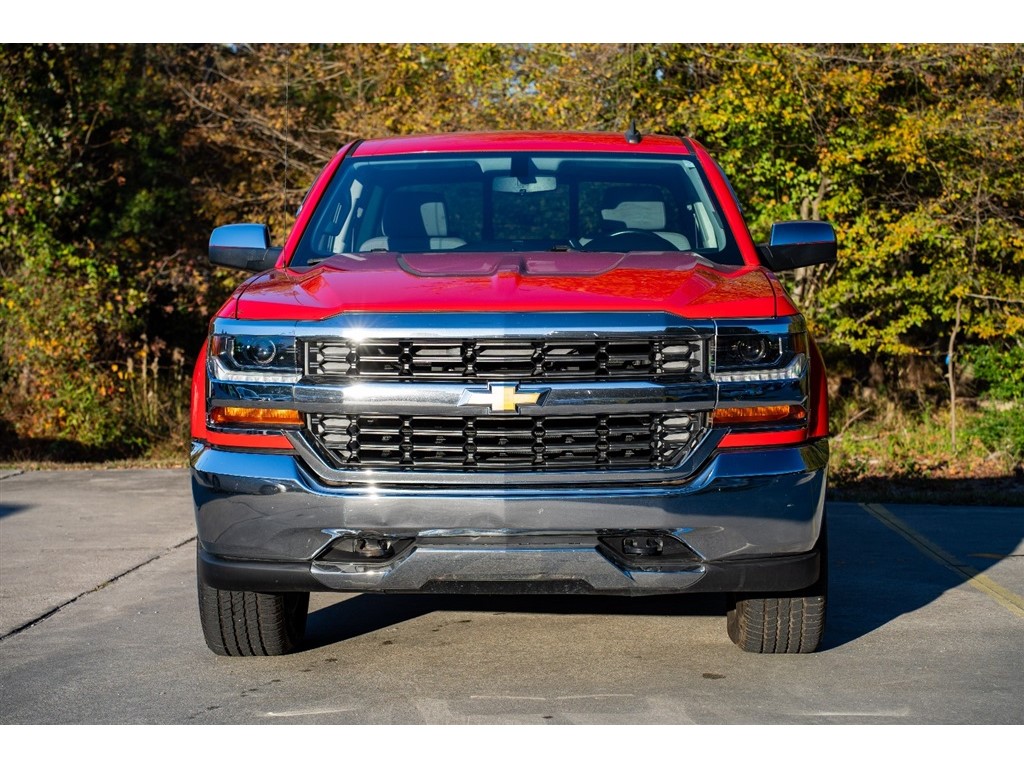 2016 Chevrolet Silverado 1500 LT photo 2