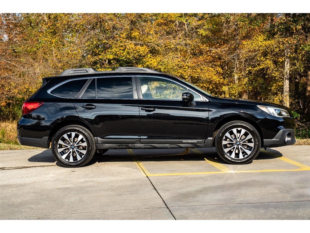 2016 Subaru Outback 2.5i Limited photo 2