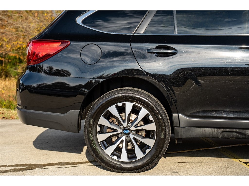 2016 Subaru Outback 2.5i Limited photo 3