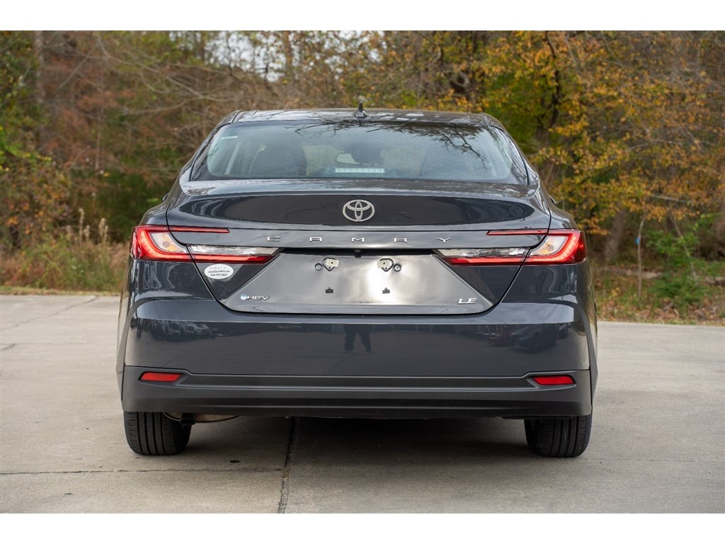 2025 Toyota Camry Hybrid LE photo 4