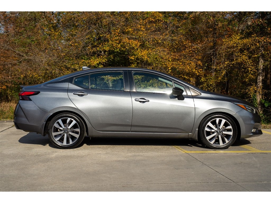 2020 Nissan Versa SR photo 2