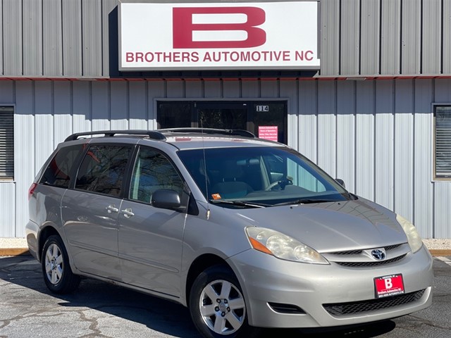 Toyota Sienna LE in Aberdeen