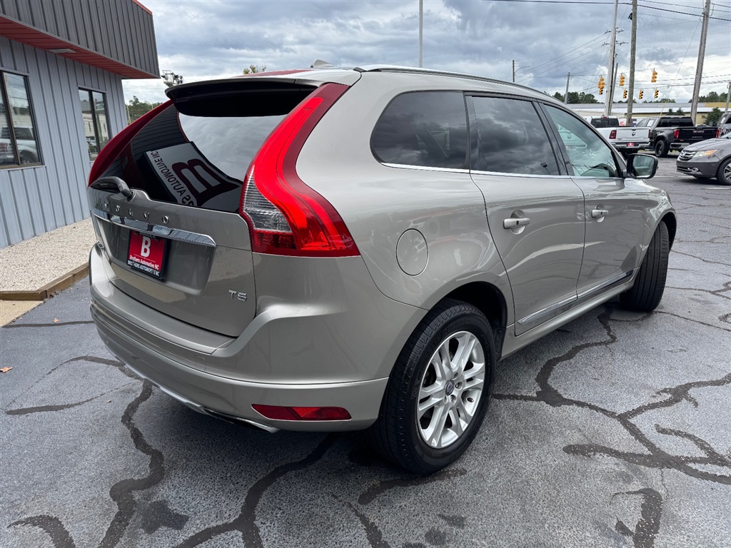 2015 Volvo XC60 T5 Drive-E Premier photo 2