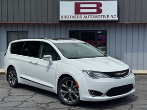 2017 Chrysler Pacifica Limited for sale by dealer