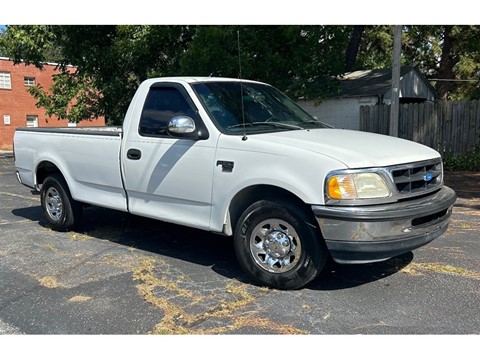 2001 Ford F-150 XL Short Bed 2WD
