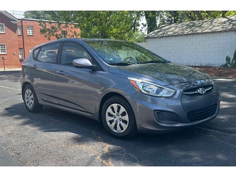 2016 Hyundai Accent SE 5-Door 6A