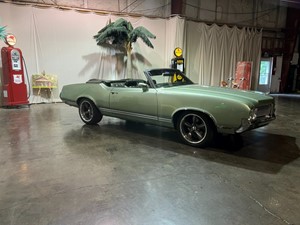 1970 Oldsmobile Cutlass Supreme Convertible for sale by dealer