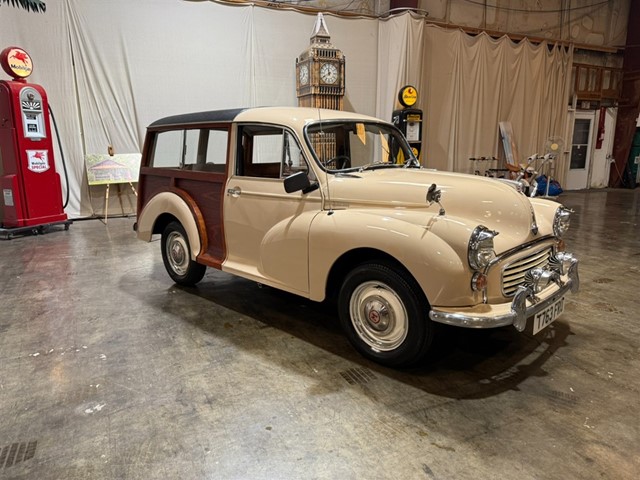 Picture of a 1971 Morris Minor 1000 Traveler
