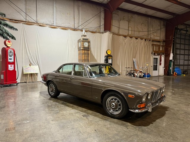 Picture of a 1972 Jaguar XJ 6 Sedan
