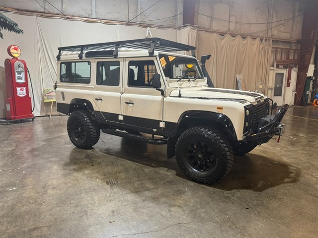 Picture of a 1990 Land Rover Defender110