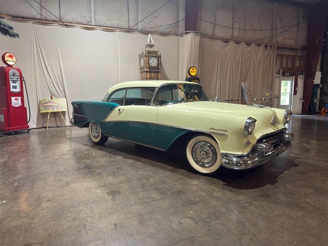 Picture of a 1954 Olsmobile Ninety-Eight Holiday