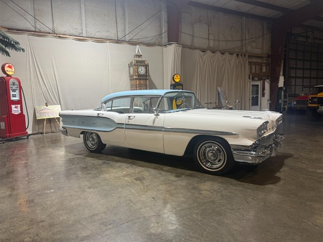 Picture of a 1958 Pontiac Chieftain 4 Door