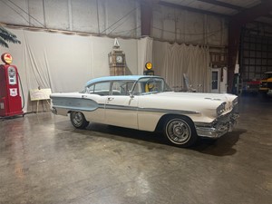Picture of a 1958 Pontiac Chieftain 4 Door