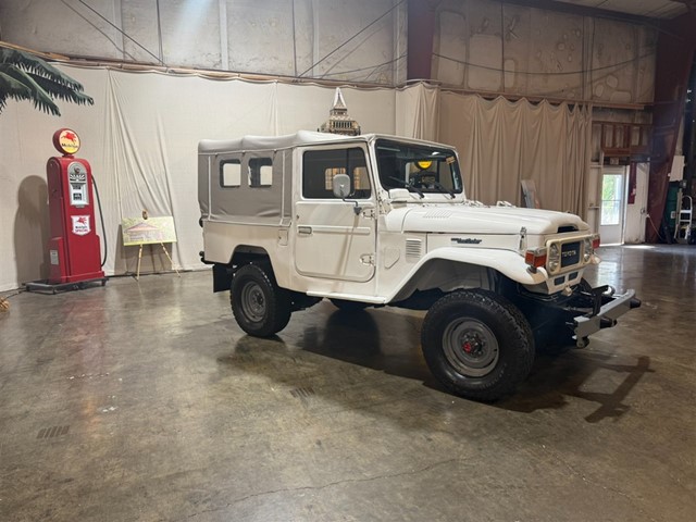 Picture of a 1982 Toyota Land Cruiser FJ 43
