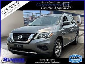 Picture of a 2019 Nissan Pathfinder 4x4 S