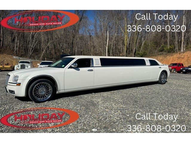 Chrysler 300 Stretch Limousine at Holiday