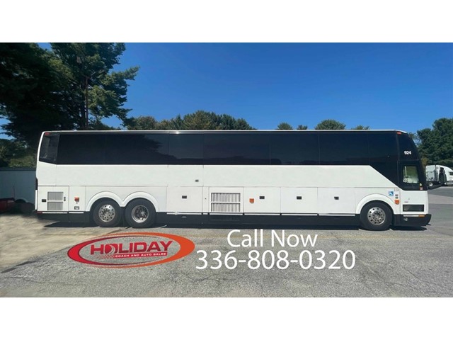 Prevost H3-45 at Holiday