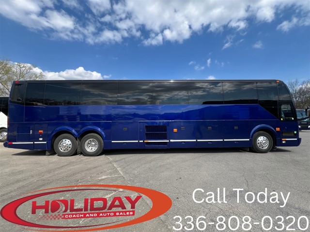 Prevost H3-45 at Holiday