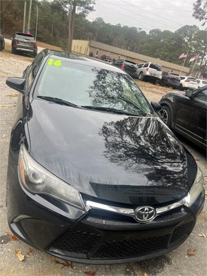 Picture of a 2016 Toyota Camry SE