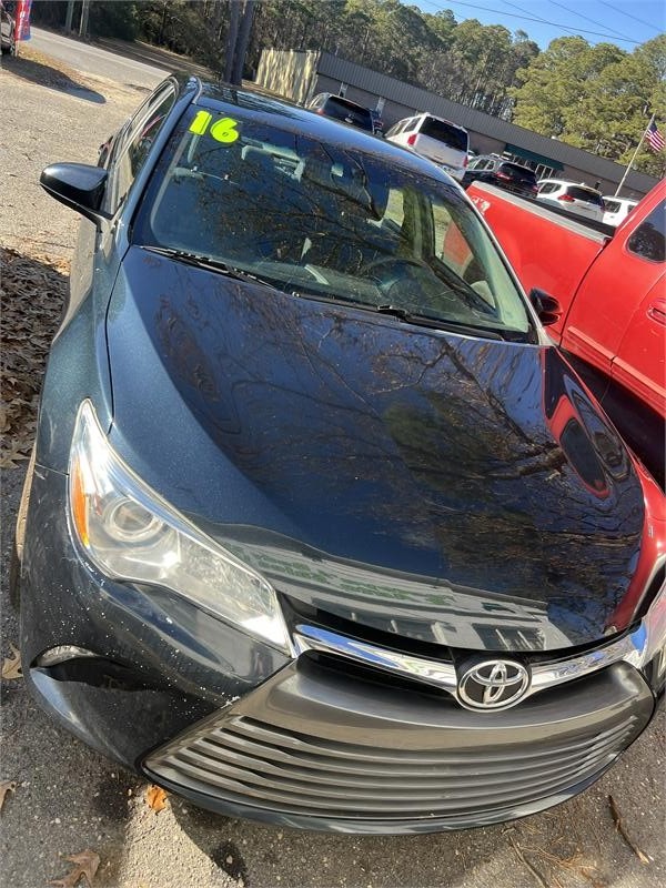 Toyota Camry XSE in Snow Hill