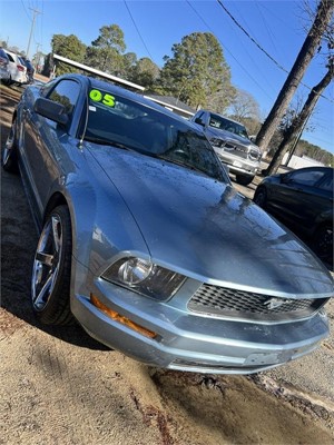 Picture of a 2005 Ford Mustang V6 Deluxe Coupe