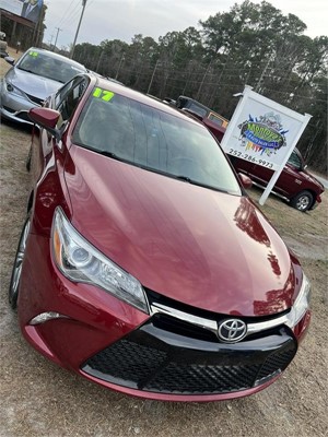 Picture of a 2017 Toyota Camry SE