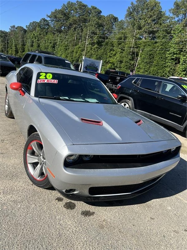 Dodge Challenger SXT in Snow Hill