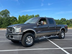 Picture of a 2005 Ford F-250 SD Lariat Crew Cab 4WD