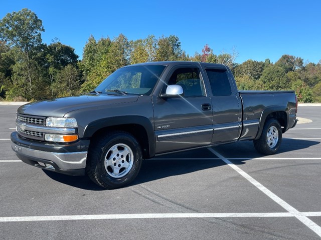 Chevrolet Silverado 1500 LS Ext. Cab 4-Door Short Bed 2WD in Garner