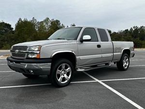 Picture of a 2004 Chevrolet Silverado 1500 LS Ext. Cab Short Bed 4WD