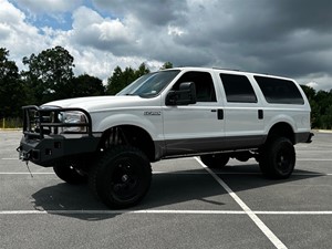 Picture of a 2005 Ford Excursion XLT 6.0L 4WD