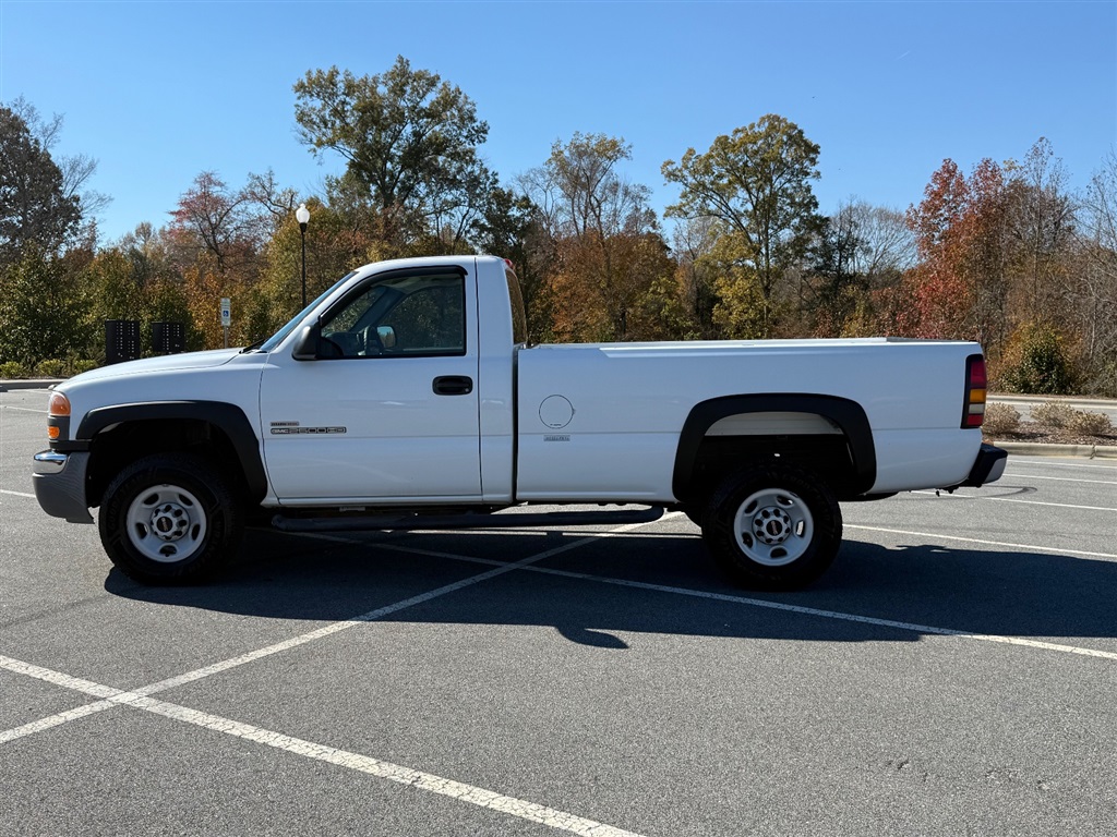 2005 Gmc Sierra SLE photo 2