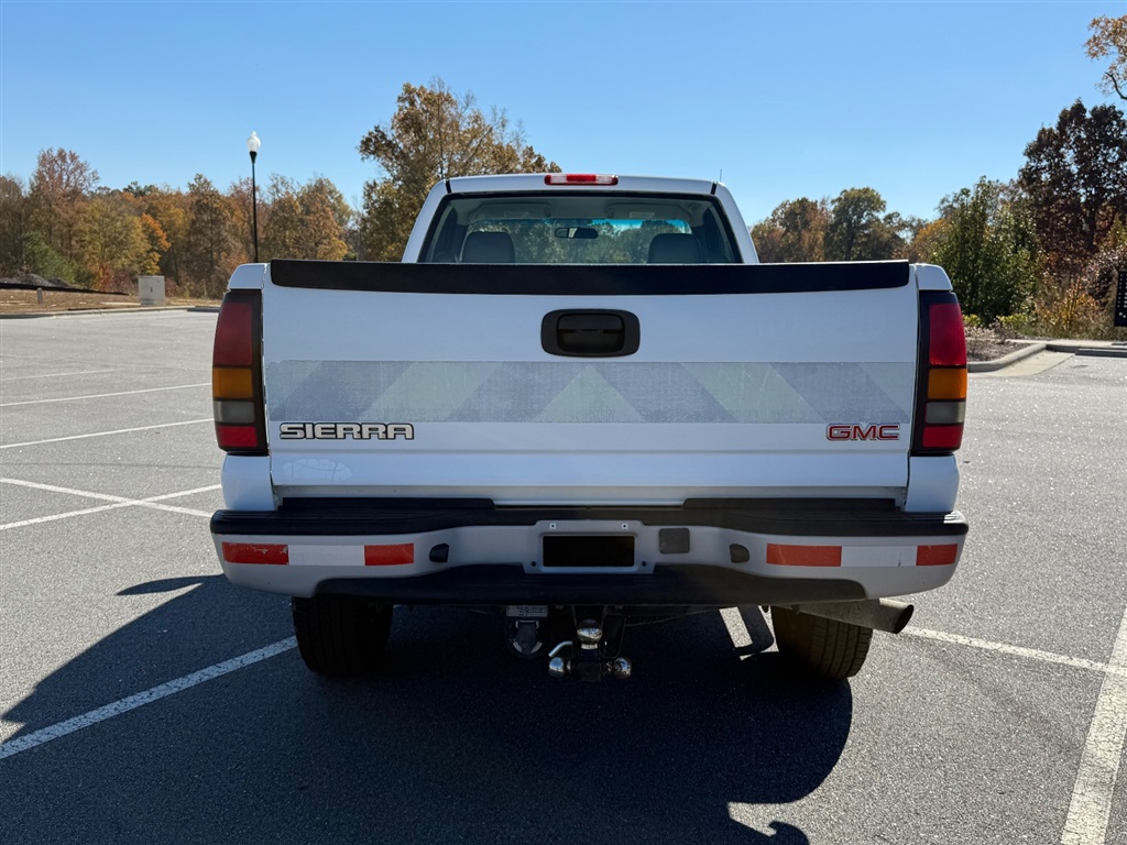 2005 Gmc Sierra SLE photo 4