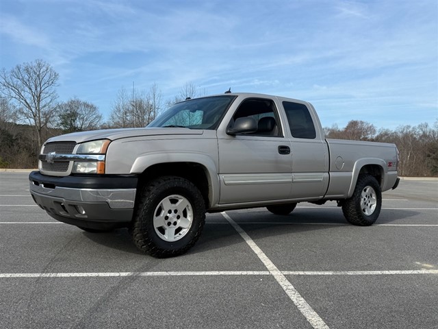 Chevrolet Silverado 1500 Z71 Ext. Cab Short Bed 4WD in Garner