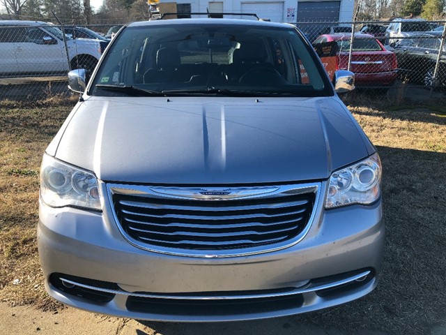 Chrysler Town & Country Limited Platinum in Raleigh