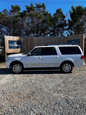 Picture of a 2013 LINCOLN NAVIGATOR L 2WD