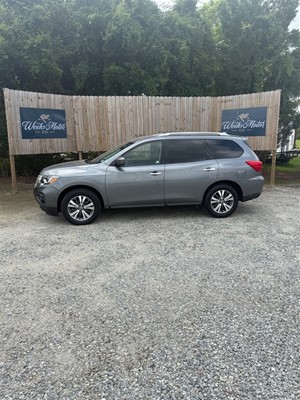 Picture of a 2020 Nissan Pathfinder SV 4WD
