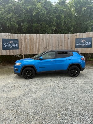 Picture of a 2018 Jeep Compass Latitude FWD